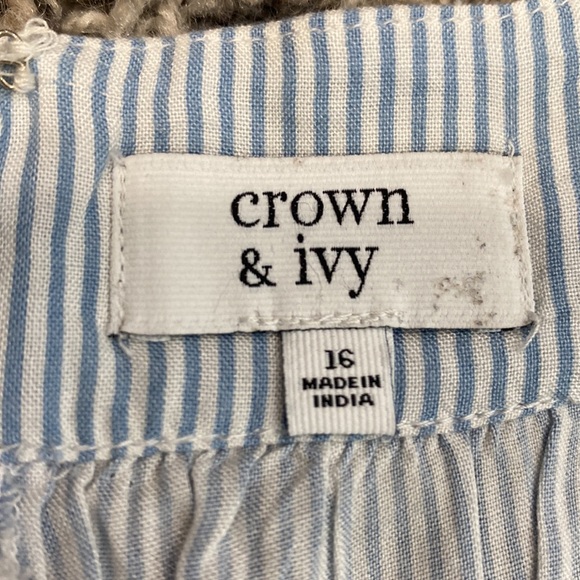 Crown and ivy blue and white pinstripe 100% rayon shorts size 16 4 inch inseam - Picture 2 of 9